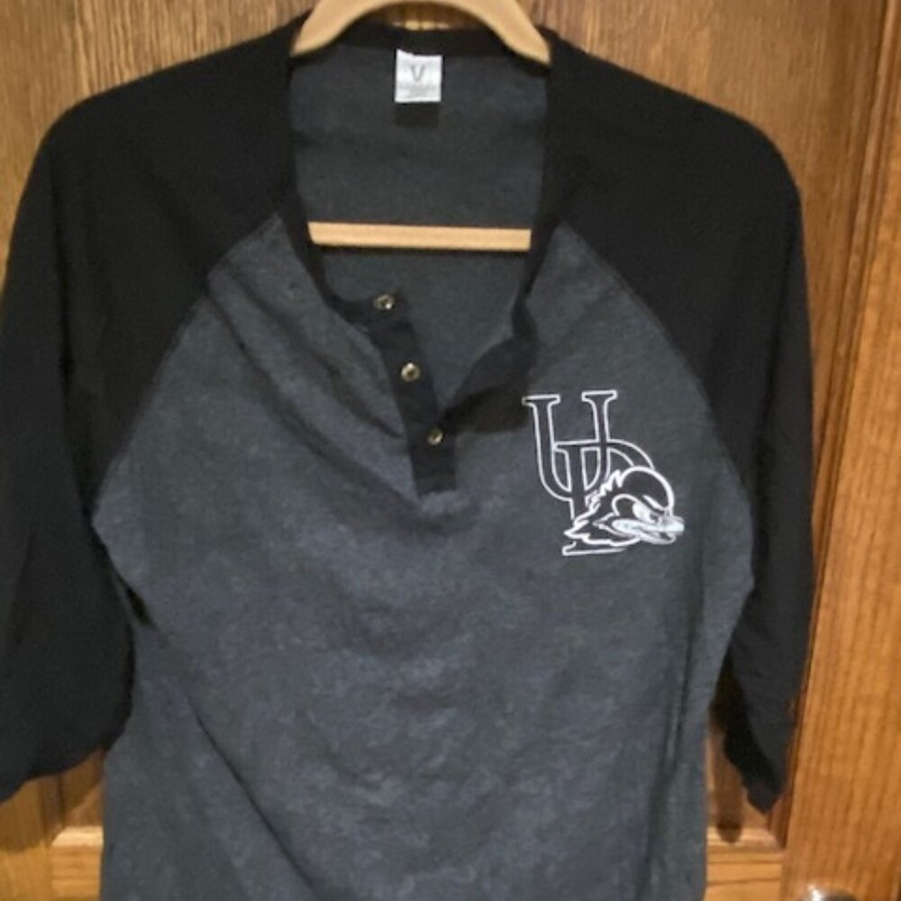 U of Delaware Short sleeve shirt